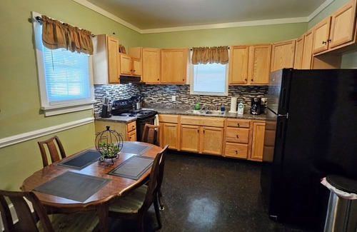 Greenville Apartamento | Duplex2 at Chestnut near ECU and ECU Health