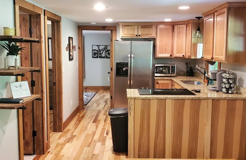 Hendersonville Casa | DuPont Cottage - Bike to DuPont!