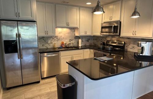 Lowry Hill East Casa | Dupont4 Oasis