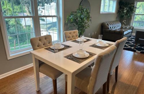 Lowry Hill East Casa | Dupont4 Oasis