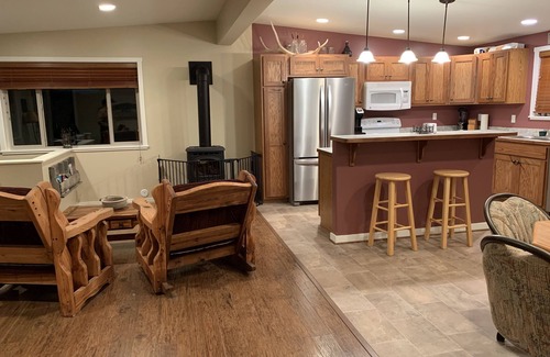 Dupuyer Casa | Dupuyer Creek House on 10 acres