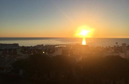 Castillo de Sabinillas Apartamento | Duquesa suite and golf with a spectacular sea view