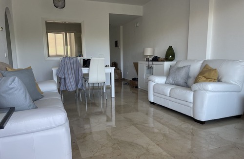 Castillo de Sabinillas Apartamento | Duquesa Suites Golf and Gardens