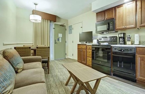 Historic Downtown Durango Complejo | Durango Resort 1 BR with Hot Tub.