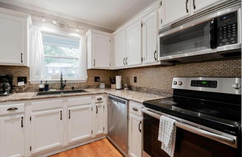 Irmo Casa | Dutch Creek Cottage- 10 mins to Lake Murray!