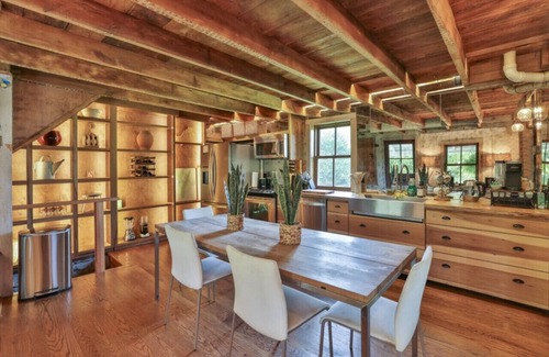 Lovettsville Casa | Dutchmans Creek Farmhouse