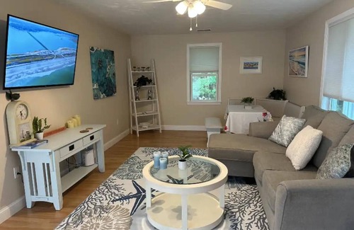 Duxbury Casa | Duxbury Getaway! Location+Charm!