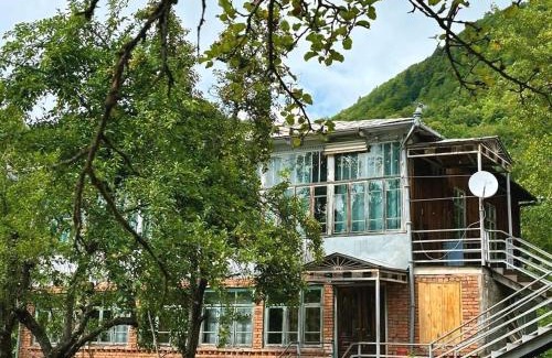 Ambrolauri Casa | Dvaliauri - House by the Forest