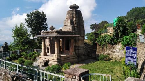 Majkhali Casa | Dwarahat Village Farmstay- Babaji's Cave