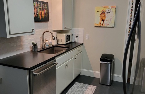 Morganton Casa | Dwell Well House- Upscale 2 BR/2 BA house downtown w/private fenced yard