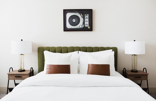 Montgomery Apartamento | Dwella at 79 Commerce Street