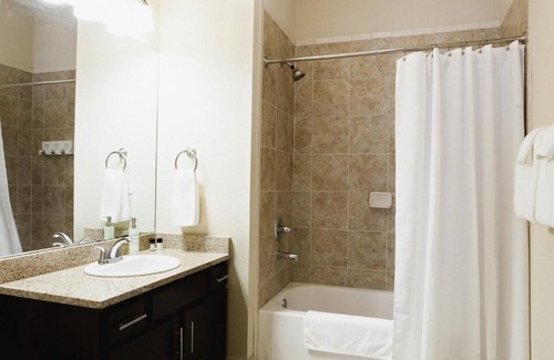 Montgomery Apartamento | Dwella at 79 Commerce Street