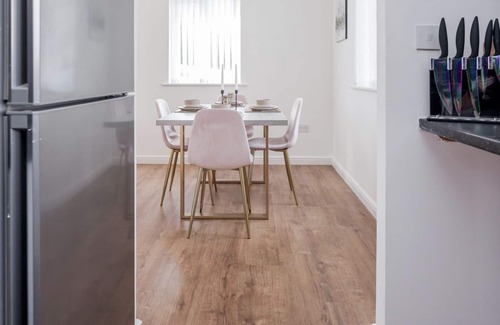 West Thurrock Apartamento | Dwellers Delight Living Ltd 3 Bedroom Flat ✪ Chafford Hundred ✪ Prime Location