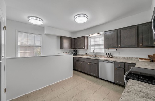 Lexington Casa | DWNTN Lex - 3bd/2ba - Lounge & Patio - Near Keeneland, UK, & KY Bourbon Trail!