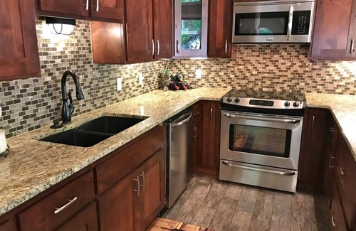 Eureka Springs Casa | Dwntn, New Hot Tub, Trailer Parking, Dog Friendly