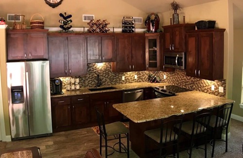 Eureka Springs Casa | Dwntn, New Hot Tub, Trailer Parking, Dog Friendly