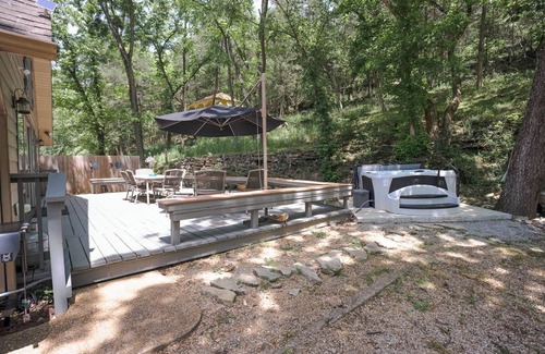Eureka Springs Casa | Dwntn, New Hot Tub, Trailer Parking, Dog Friendly