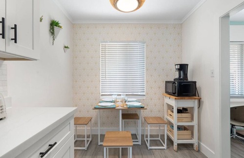 Garfield Casa | Dwntwn PHX 1 King Bed, yard oasis 8 mins 2 airport