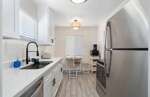 Garfield Casa | Dwntwn PHX 1 King Bed, yard oasis 8 mins 2 airport