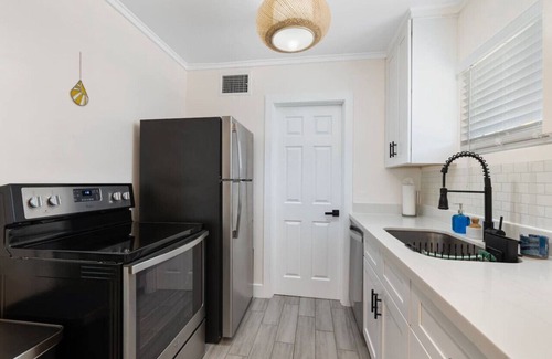 Garfield Casa | Dwntwn PHX 1 King Bed, yard oasis 8 mins 2 airport