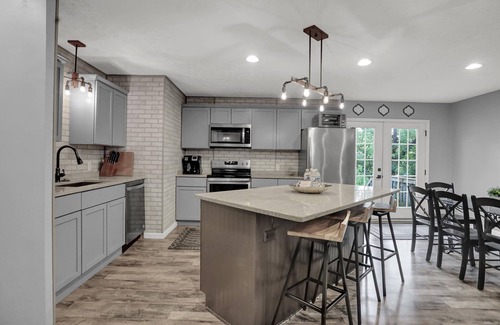 Westfield Casa | Dwntwn Westfield Family home close to GrandPark and local entertainment