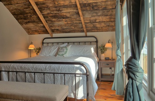 Castle Rock Cabaña | Dyer House Inn - An Exclusive Restored Barn
