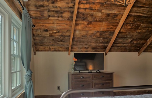 Castle Rock Cabaña | Dyer House Inn - An Exclusive Restored Barn