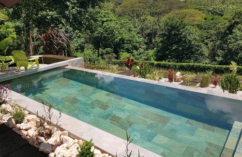Pinilla Casa | Dylia: fusión de autenticidad y modernidad en el corazón de la exuberante naturaleza.