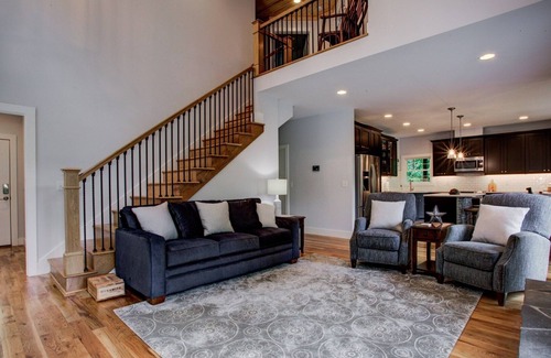 Barnardsville Casa | Dynamite Ridge: senderismo privado, literalmente caminar a Navitat, pozo de fuego, cerca de Douglas Falls; conducir al centro de Asheville!