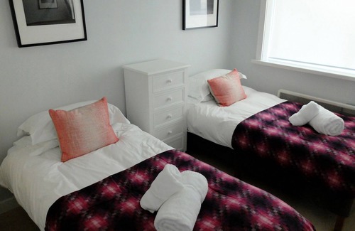 Mawgan Porth Cabaña | Dynnarge (2) - una terraza clásica 2 cama que tiene capacidad para 4 personas en 2 dormitorios