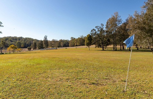 Shallow Bay Otro | Dyrham Park - Rural Lakefront Retreat