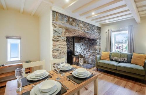 Dinas Casa | Dyserth