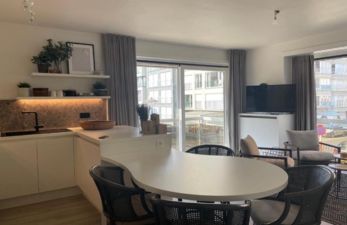 Koksijde-Bad Apartamento | Dzee Appartement frontaal zeezicht en gratis parking