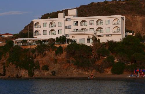 Kato Pyrgos Hotel | E.J. Pyrgos Bay Hotel