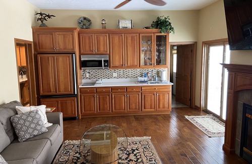 Baileys Harbor Apartamento | E&K Harbor Inn 1 bedroom Suite on lake Michigan in downtown Baileys Harbor