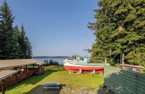 Alert Bay Cabina | (E) Sterling Standard Cabin (non pet friendly)