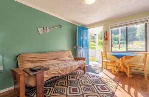Alert Bay Cabina | (E) Sterling Standard Cabin (non pet friendly)