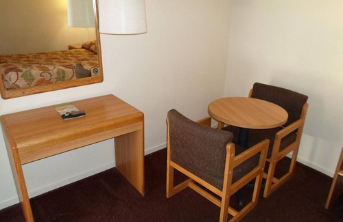 Newark Hotel | E-Z 8 Motel Newark