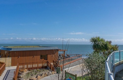 Mynytho Cabaña | E19 THE WARREN, pet friendly, country holiday cottage in Abersoch
