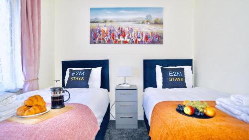 Runnymede Casa | E2M Stays Beautiful House Close To Heathrow Airport- Walking Distance To Thames River