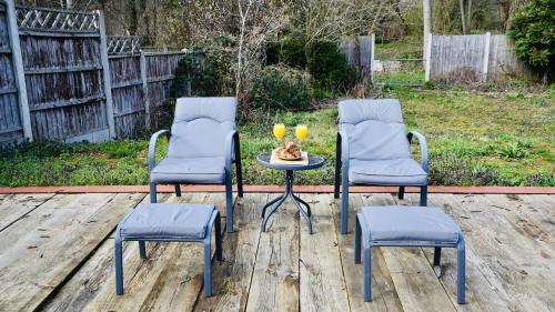 Runnymede Casa | E2M Stays Beautiful House Close To Heathrow Airport- Walking Distance To Thames River