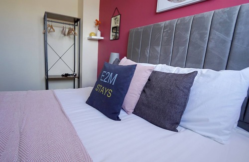 Ashford Apartamento | E2M Stays Heathrow Beautiful FreeParking