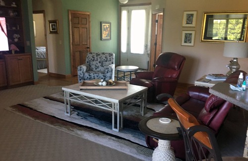 Oshkosh Casa | Disponible del 20 de septiembre al 3 de octubre ~ 4 habitaciones / 3. 5 baños Ranch Home en Oshkosh