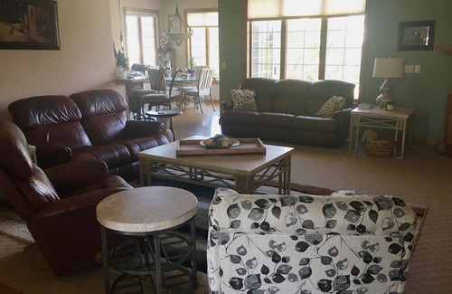 Oshkosh Casa | Disponible del 20 de septiembre al 3 de octubre ~ 4 habitaciones / 3. 5 baños Ranch Home en Oshkosh