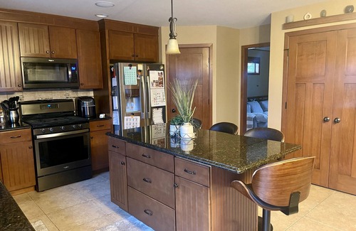 Pickett Casa | EAA 2026!! Close to highway, amenities and the EAA airshow grounds.