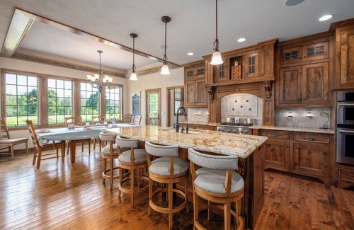 Appleton Casa | 2025 NFL DRAFT, EAA 2025, BUSINESS...room to land a HELICOPTER!!!