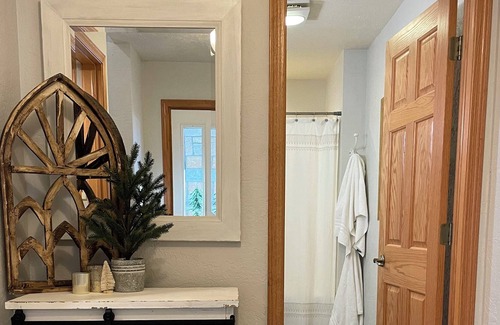Winneconne Casa | EAA retreat on Lake Poygan!! Quiet lake property with home and guest barn.