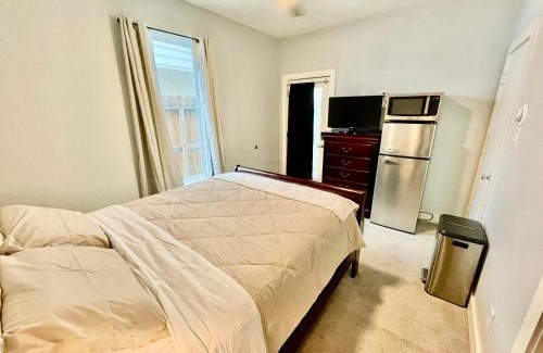 South Central Houston Casa | EADO Essentials Suite with Fridge, Microwave, WiFi and AC