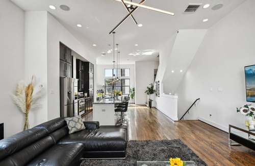 East Downtown Houston Casa | EADO Lux 3-Story w/Rooftop Views