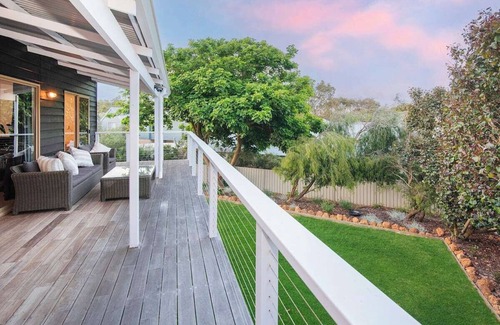 Naturaliste Casa | Eagle Bay Summerhaus - over the road from beach